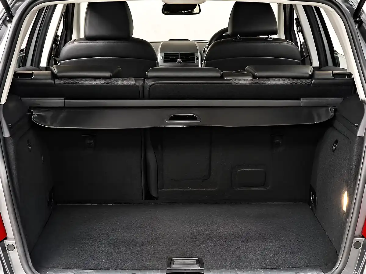 Used 2010 Mercedes-Benz a Class Avantgarde Se Mountain Grey - Interior and Exterior details 16