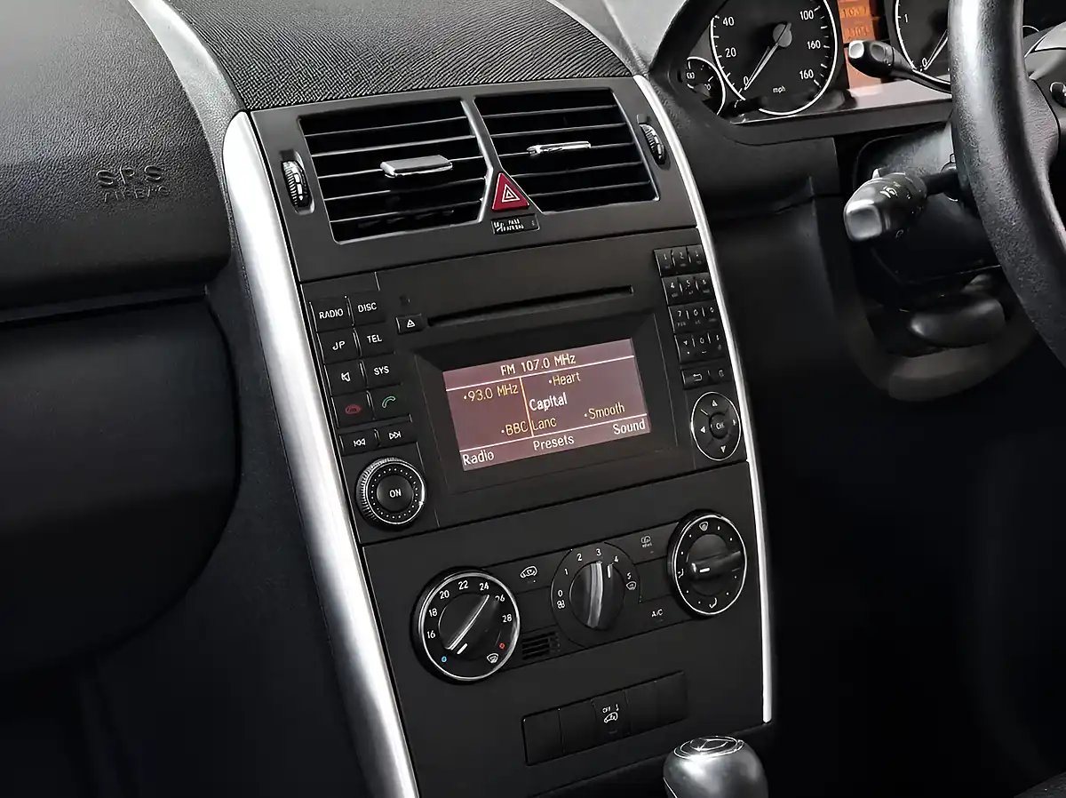 Used 2010 Mercedes-Benz a Class Avantgarde Se Mountain Grey - Interior and Exterior details 4