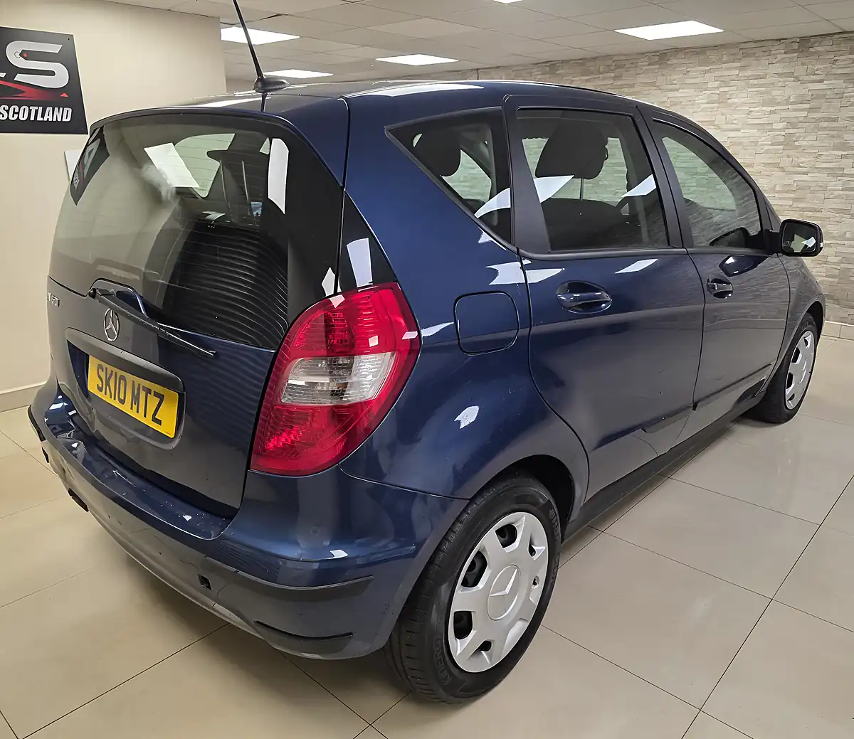 Used 2010 Mercedes-Benz a Class Classic Se Blue - Interior and Exterior details 3