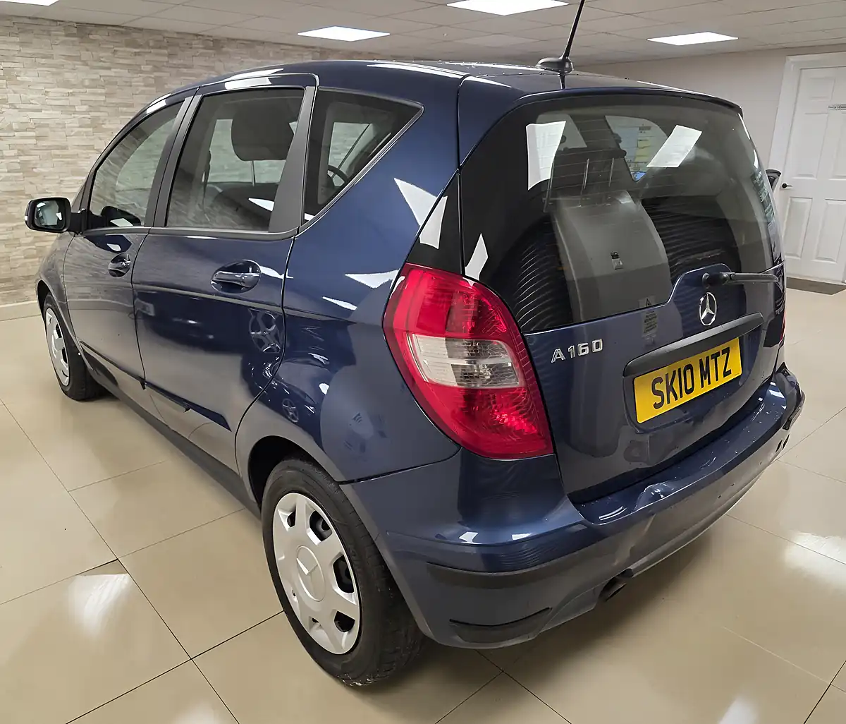 Used 2010 Mercedes-Benz a Class Classic Se Blue - Interior and Exterior details 4