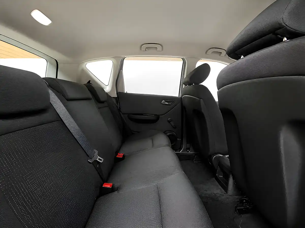 Used 2010 Mercedes-Benz a Class Classic Se Polar Silver - Interior and Exterior details 14