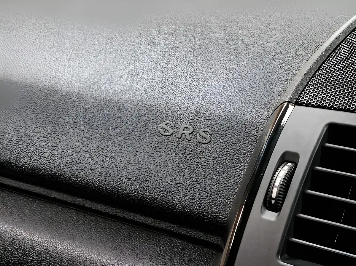 Used 2010 Mercedes-Benz a Class Classic Se Polar Silver - Interior and Exterior details 19