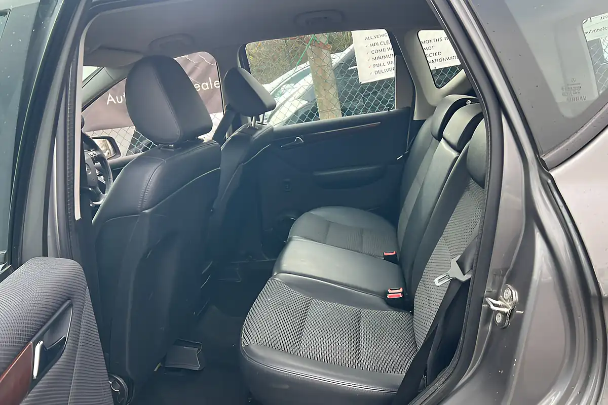 Used 2010 Mercedes-Benz a Elegance Se Grey - Interior and Exterior details 13