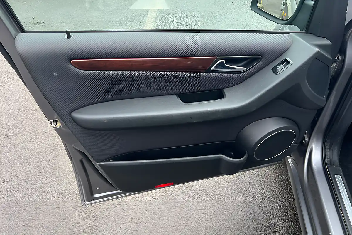 Used 2010 Mercedes-Benz a Elegance Se Grey - Interior and Exterior details 14