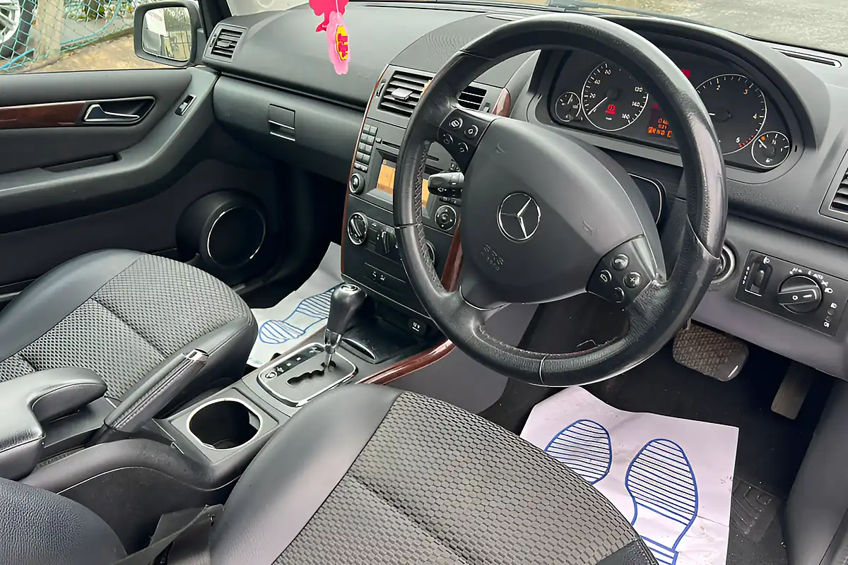 Used 2010 Mercedes-Benz a Elegance Se Grey - Interior and Exterior details 18