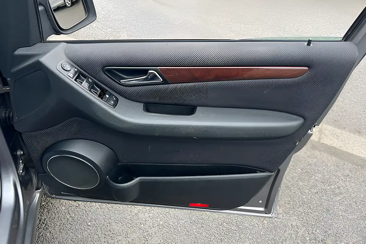 Used 2010 Mercedes-Benz a Elegance Se Grey - Interior and Exterior details 19
