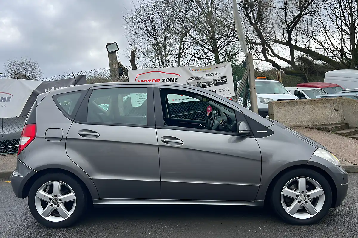 Used 2010 Mercedes-Benz a Elegance Se Grey - Interior and Exterior details 4