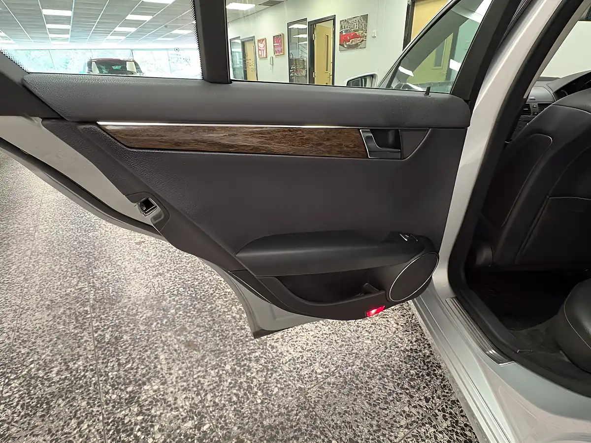 Used 2010 Mercedes-Benz C Class Elegance Silver - Interior and Exterior details 18