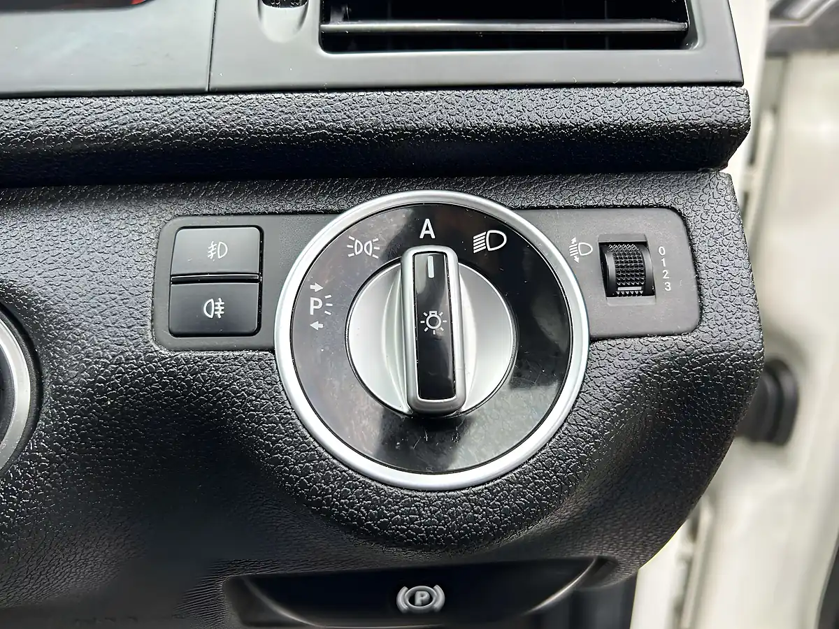 Used 2010 Mercedes-Benz C Class Executive Se White - Interior and Exterior details 13