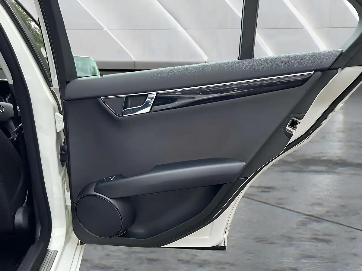 Used 2010 Mercedes-Benz C Class Executive Se White - Interior and Exterior details 14