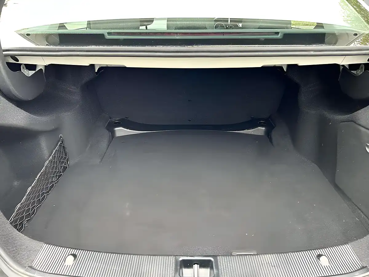 Used 2010 Mercedes-Benz C Class Executive Se White - Interior and Exterior details 16