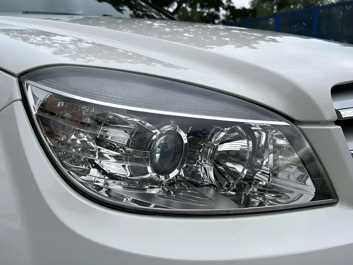 Used 2010 Mercedes-Benz C Class Executive Se White - Interior and Exterior details 19
