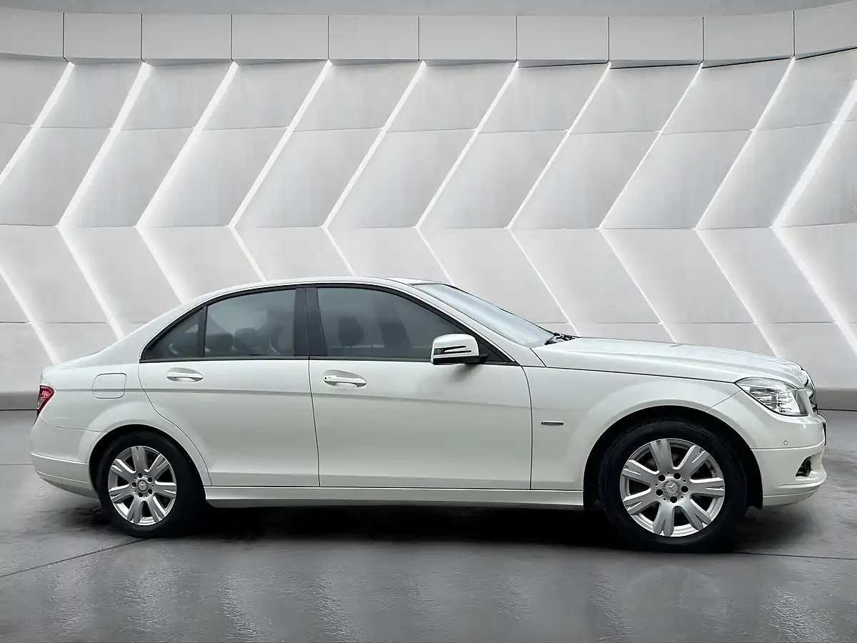 Used 2010 Mercedes-Benz C Class Executive Se White - Interior and Exterior details 4