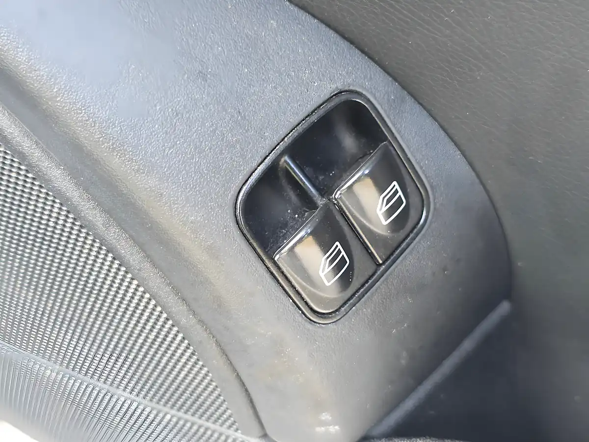 Used 2010 Mercedes-Benz Clc Class Se Black - Interior and Exterior details 12