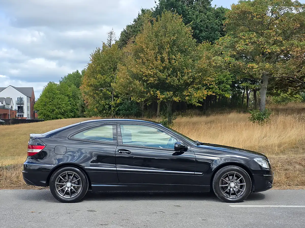 Used 2010 Mercedes-Benz Clc Class Se Black - Interior and Exterior details 8