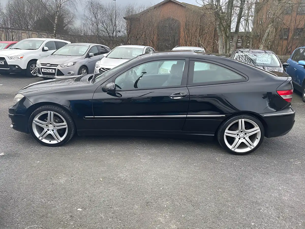Used 2010 Mercedes-Benz Clc Class Sport Black - Interior and Exterior details 5