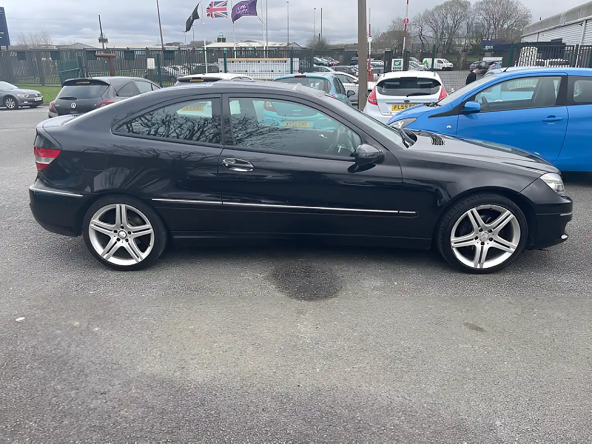 Used 2010 Mercedes-Benz Clc Class Sport Black - Interior and Exterior details 7
