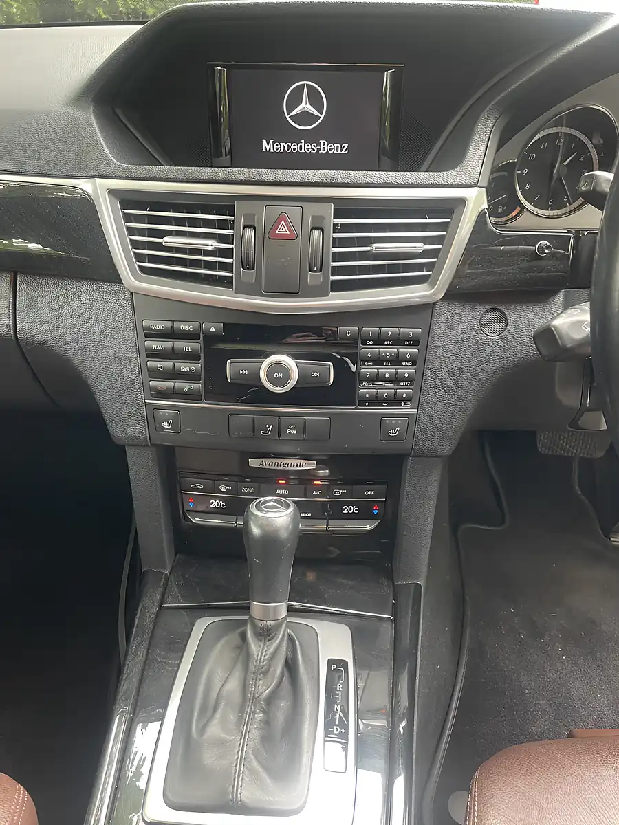 Used 2010 Mercedes-Benz E Class Avantgarde Brown - Interior and Exterior details 12