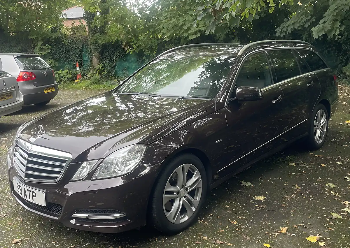 Used 2010 Mercedes-Benz E Class Avantgarde Brown - Interior and Exterior details 3