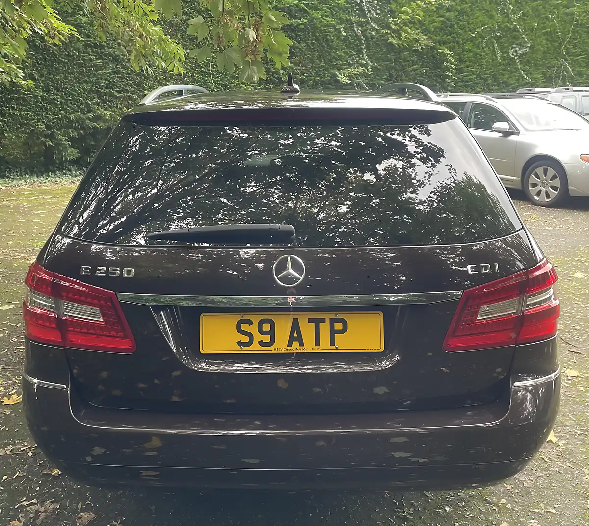 Used 2010 Mercedes-Benz E Class Avantgarde Brown - Interior and Exterior details 6