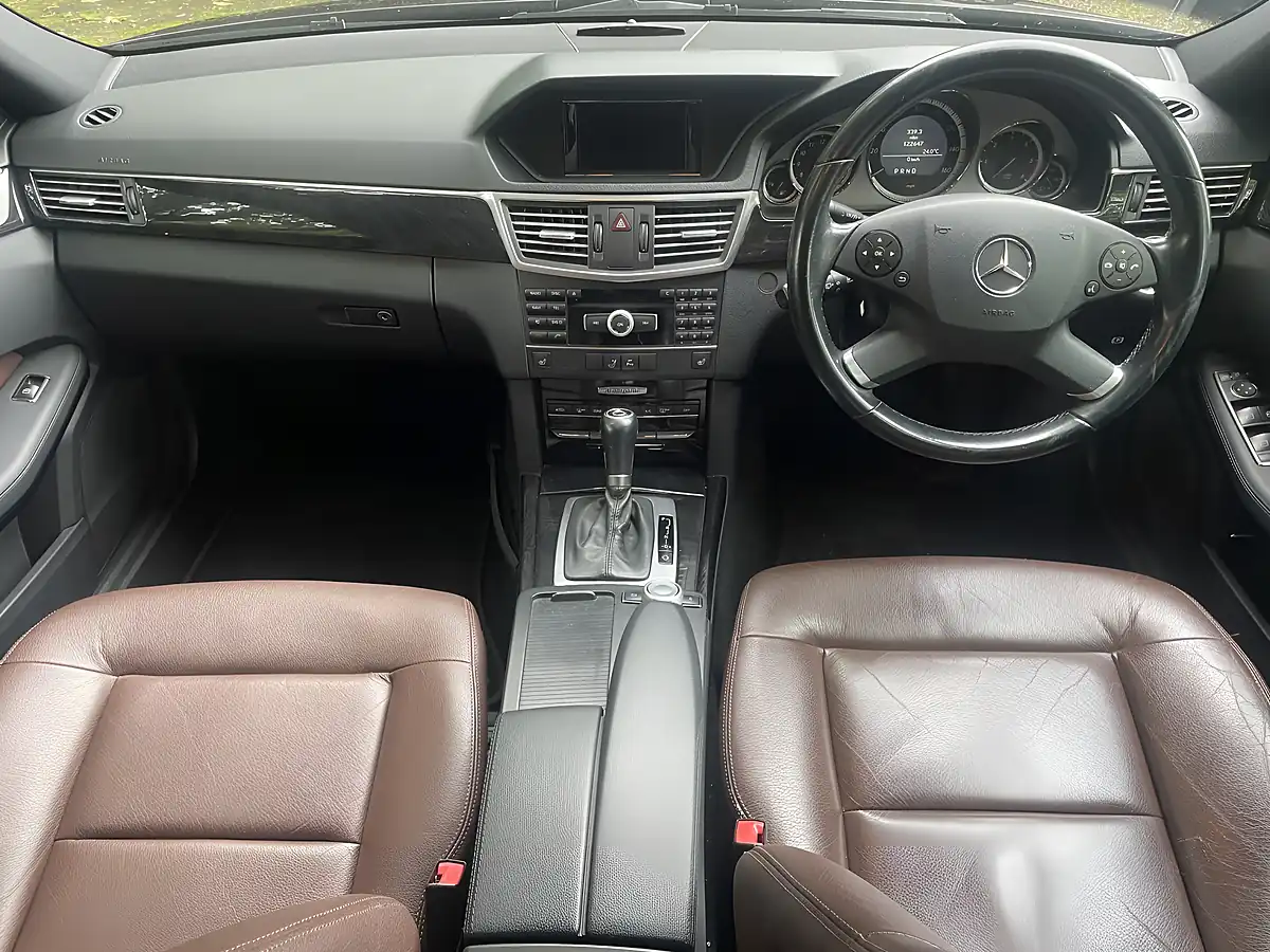 Used 2010 Mercedes-Benz E Class Avantgarde Brown - Interior and Exterior details 9