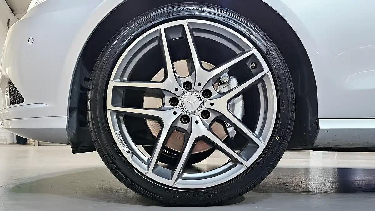 Used 2010 Mercedes-Benz E Class Se Silver - Interior and Exterior details 13