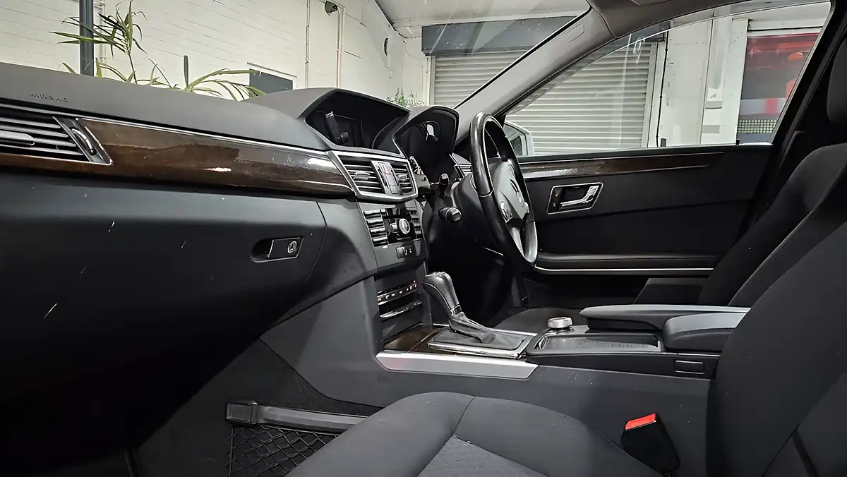 Used 2010 Mercedes-Benz E Class Se Silver - Interior and Exterior details 14