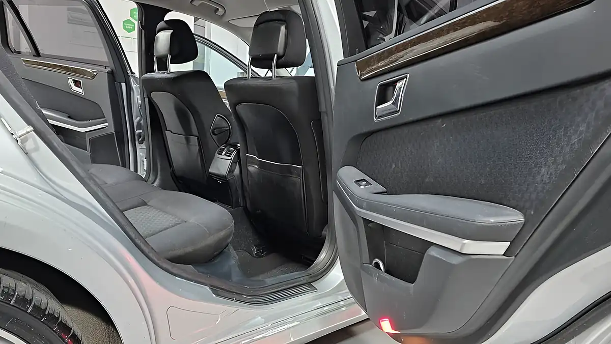 Used 2010 Mercedes-Benz E Class Se Silver - Interior and Exterior details 18