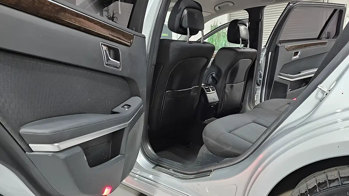 Used 2010 Mercedes-Benz E Class Se Silver - Interior and Exterior details 19