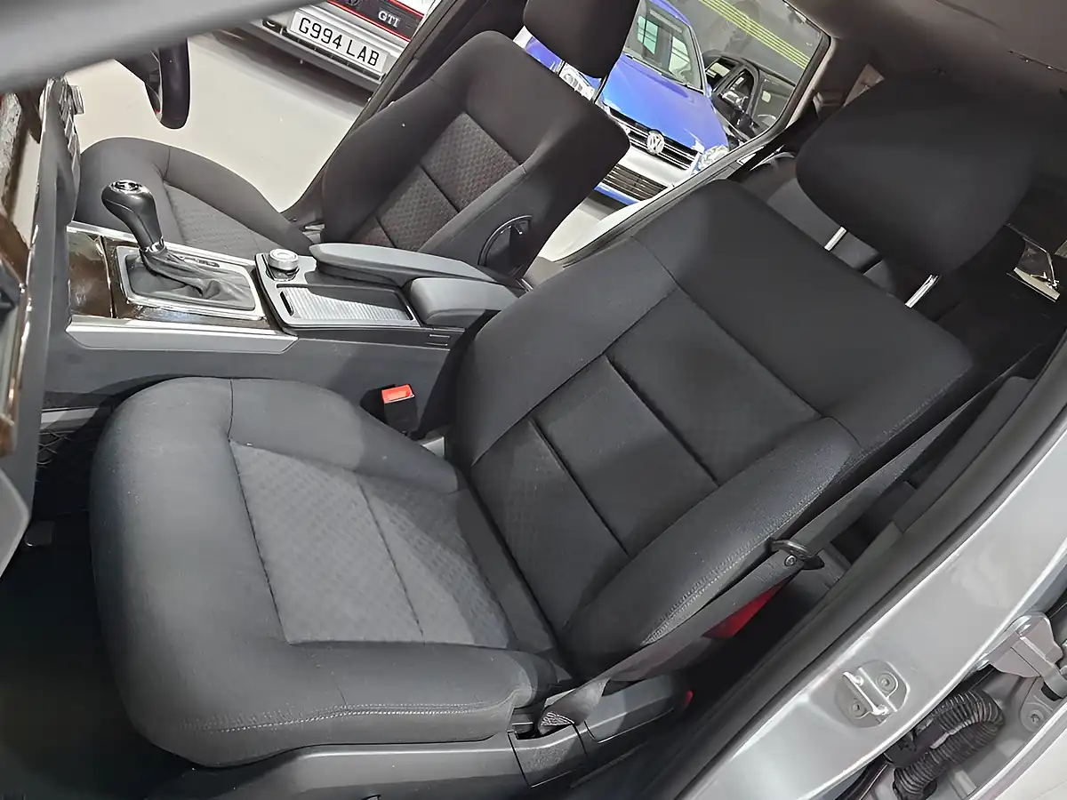 Used 2010 Mercedes-Benz E Class Se Silver - Interior and Exterior details 20