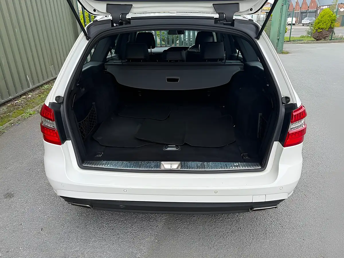 Used 2010 Mercedes-Benz E Class Sport Estate White - Interior and Exterior details 10