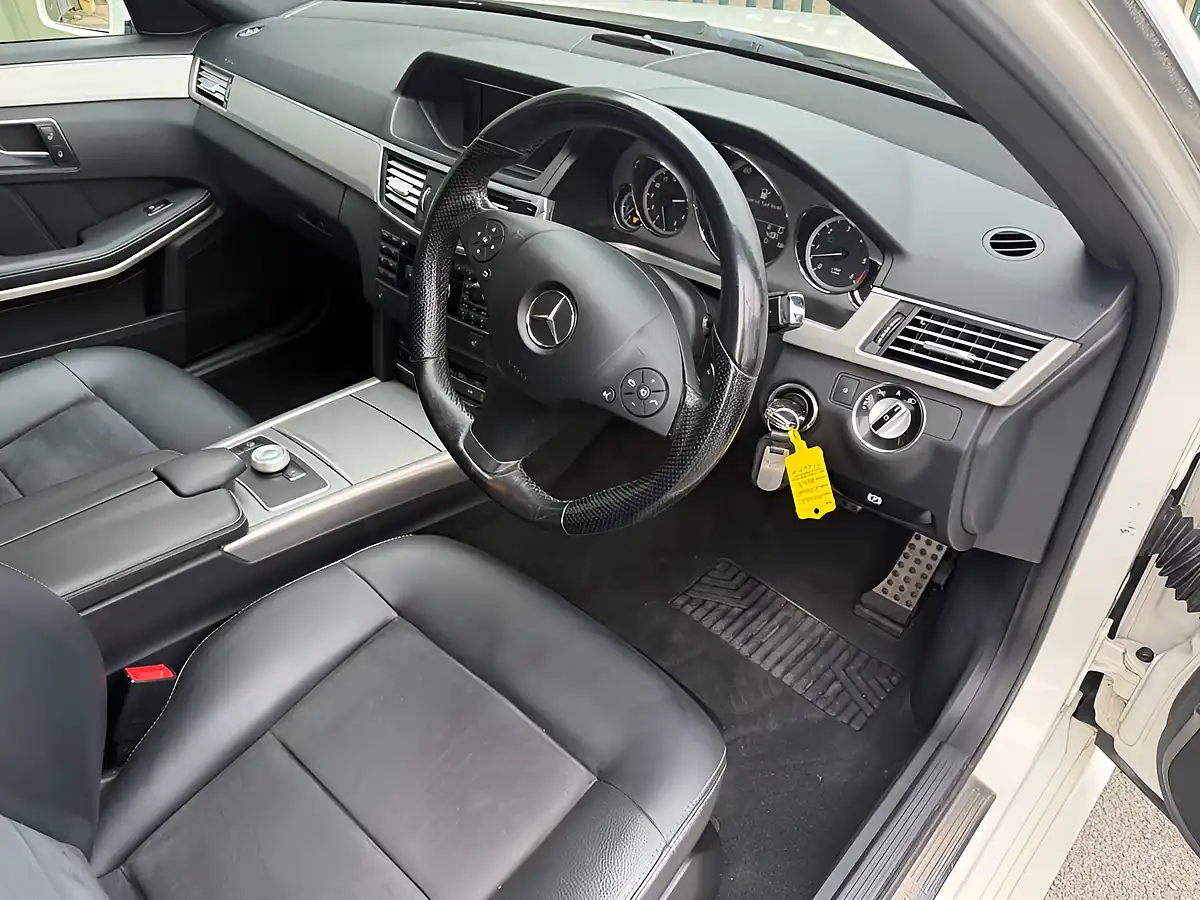 Used 2010 Mercedes-Benz E Class Sport Estate White - Interior and Exterior details 4