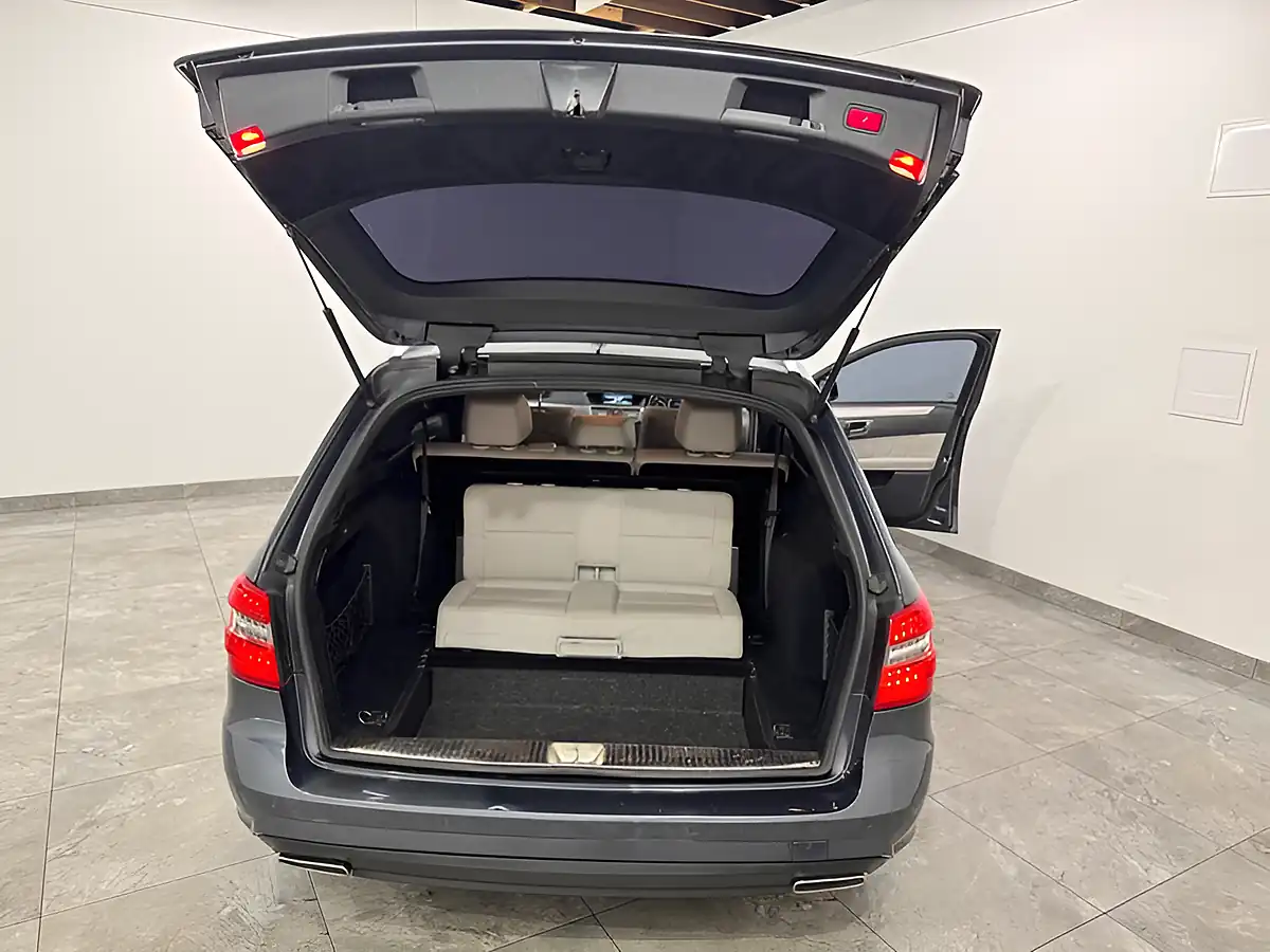 Used 2010 Mercedes-Benz E Class Sport Grey - Interior and Exterior details 13