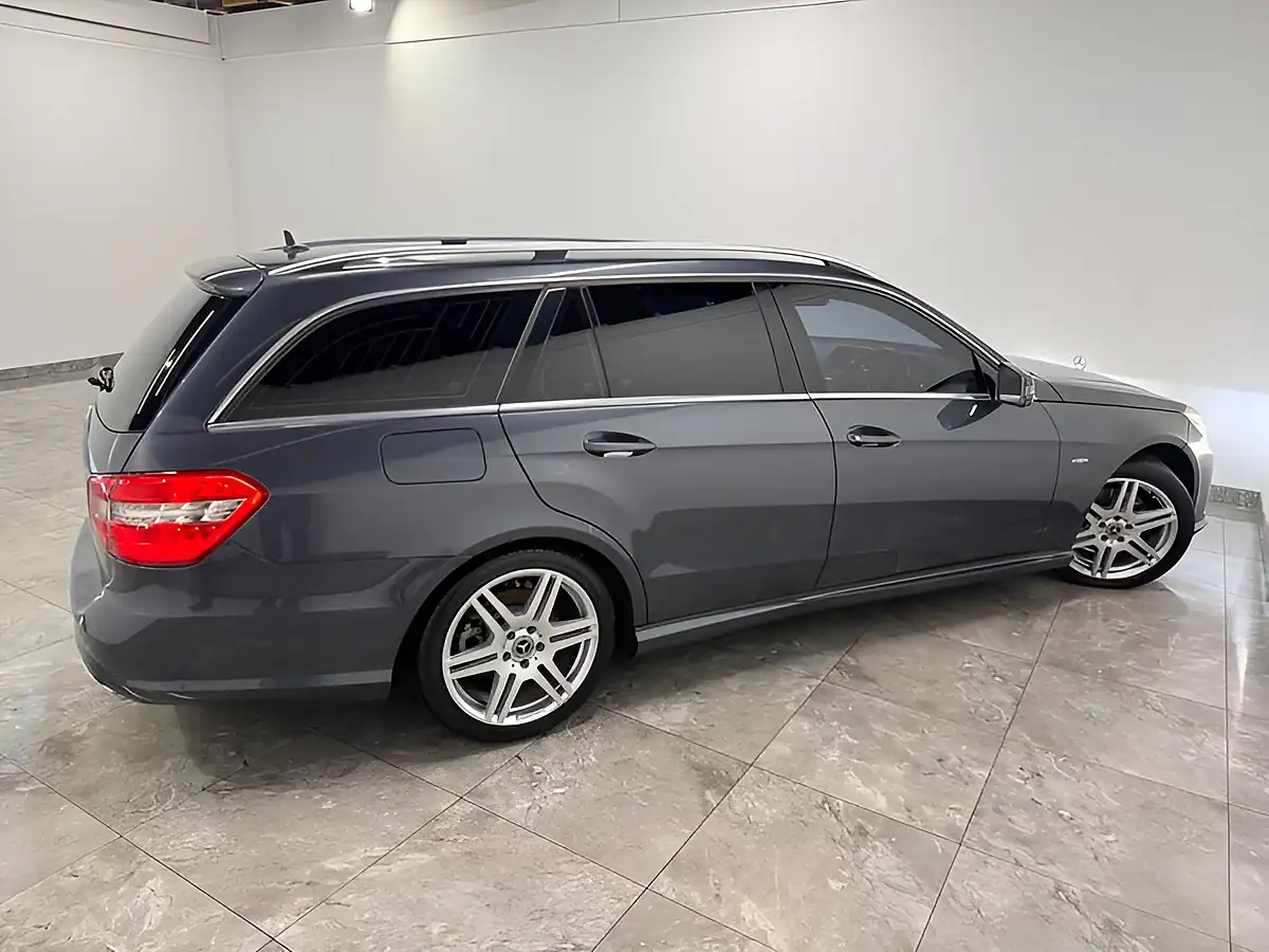 Used 2010 Mercedes-Benz E Class Sport Grey - Interior and Exterior details 8