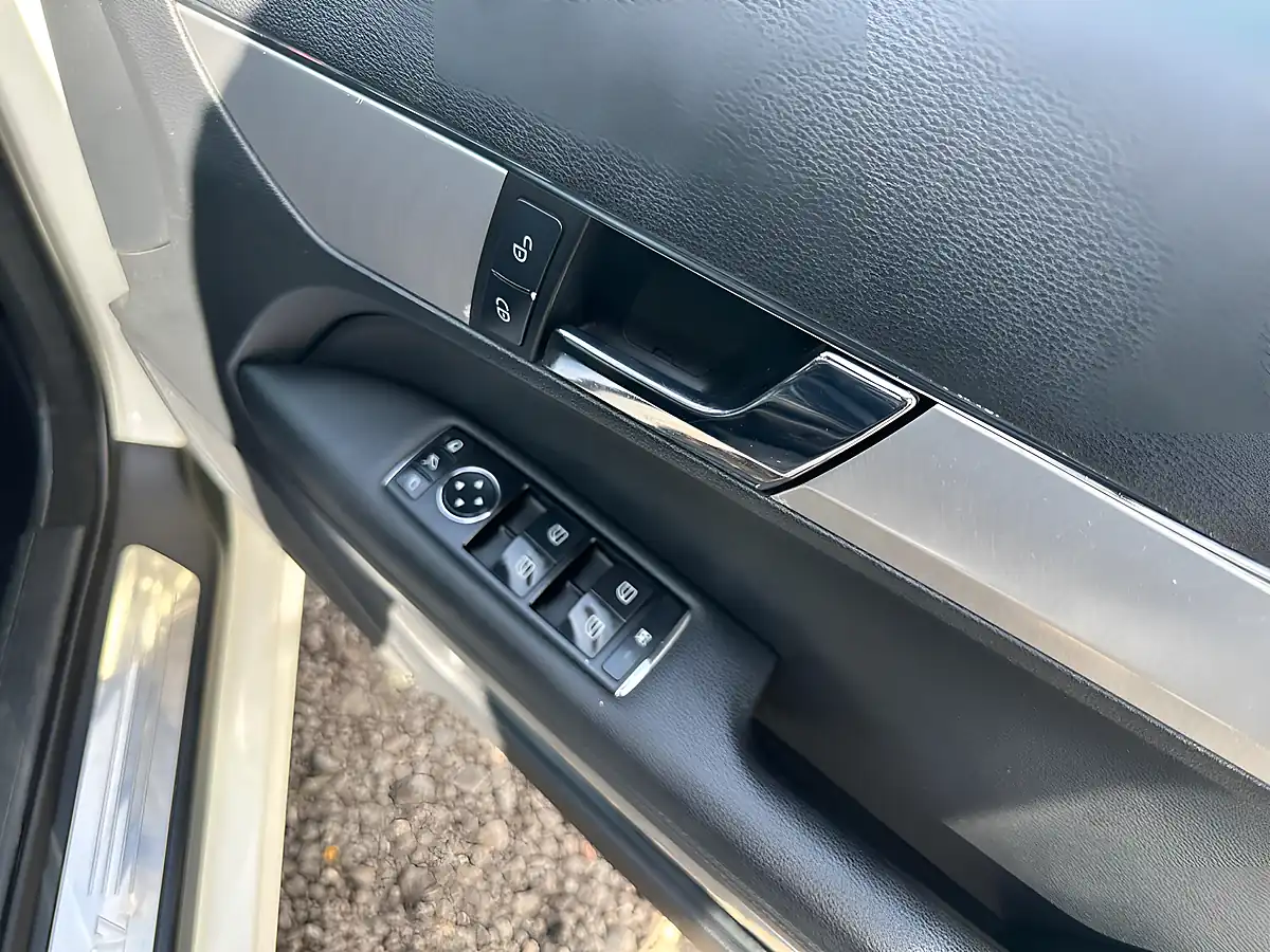 Used 2010 Mercedes-Benz E Class Sport White - Interior and Exterior details 11
