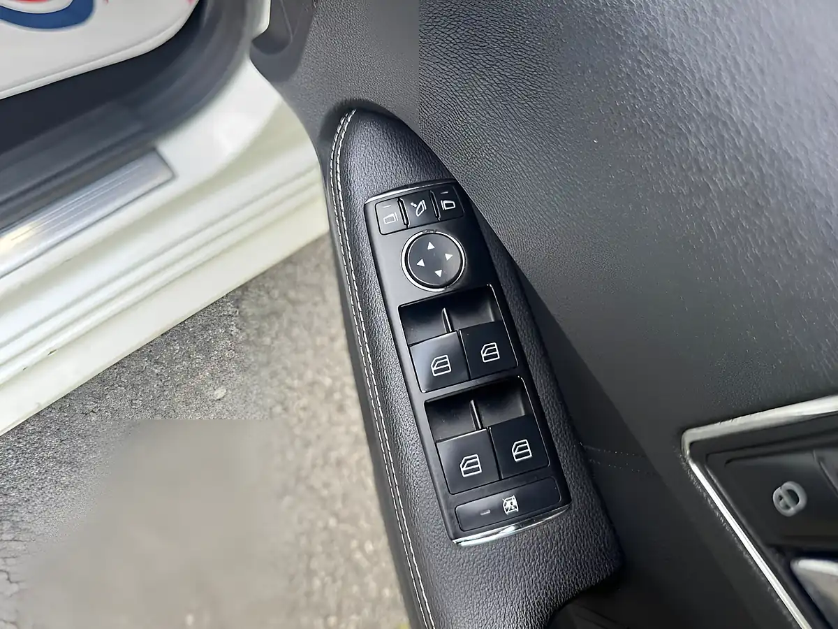 Used 2010 Mercedes-Benz E Class Sport White - Interior and Exterior details 10