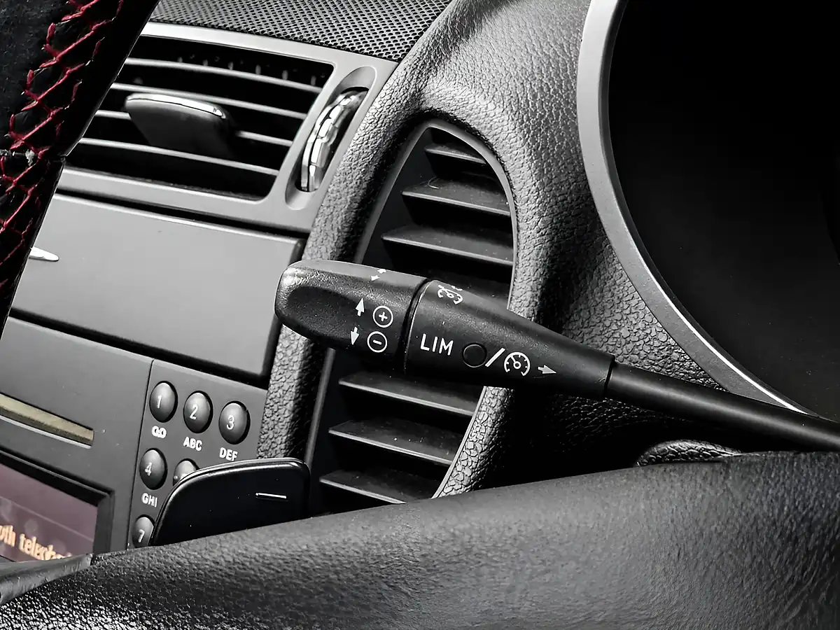 Used 2010 Mercedes-Benz Slk 200 Fire Opal Red - Interior and Exterior details 18