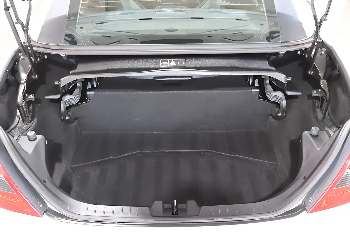 Used 2010 Mercedes-Benz Slk Convertible White - Interior and Exterior details 14