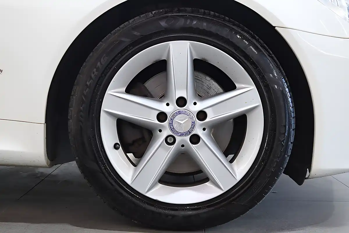 Used 2010 Mercedes-Benz Slk Convertible White - Interior and Exterior details 18