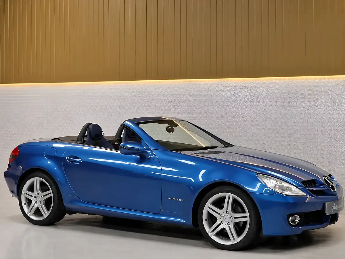 Used 2010 Mercedes-Benz Slk Designo Designo Mauritius Blue - Interior and Exterior details 10