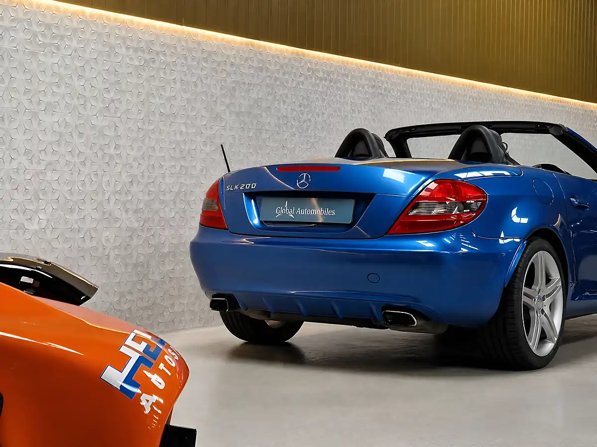 Used 2010 Mercedes-Benz Slk Designo Designo Mauritius Blue - Interior and Exterior details 17