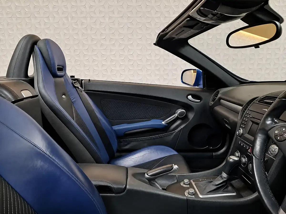 Used 2010 Mercedes-Benz Slk Designo Designo Mauritius Blue - Interior and Exterior details 18