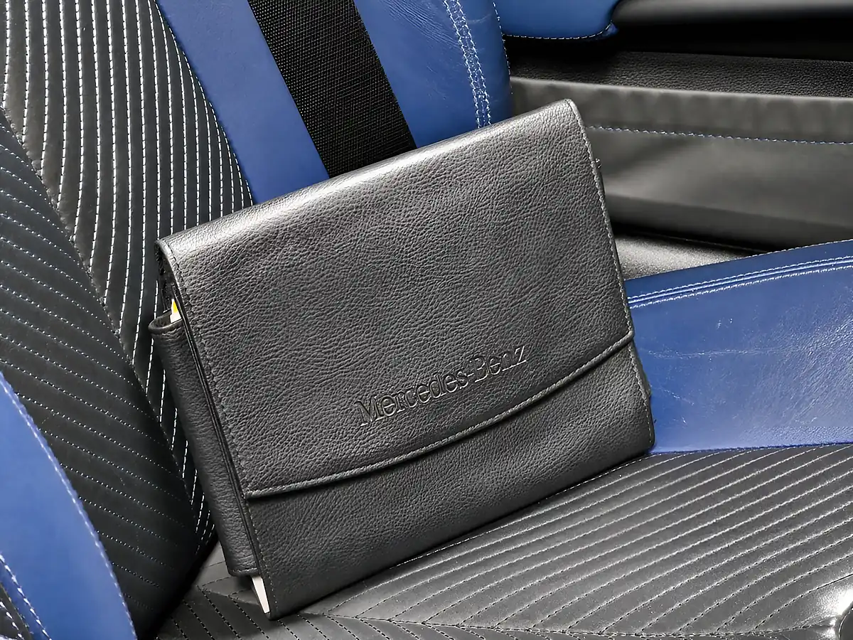Used 2010 Mercedes-Benz Slk Designo Designo Mauritius Blue - Interior and Exterior details 19