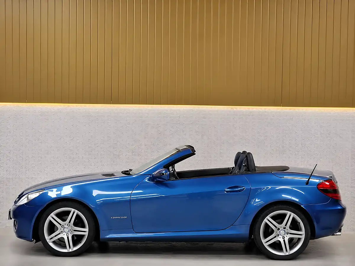 Used 2010 Mercedes-Benz Slk Designo Designo Mauritius Blue - Interior and Exterior details 5