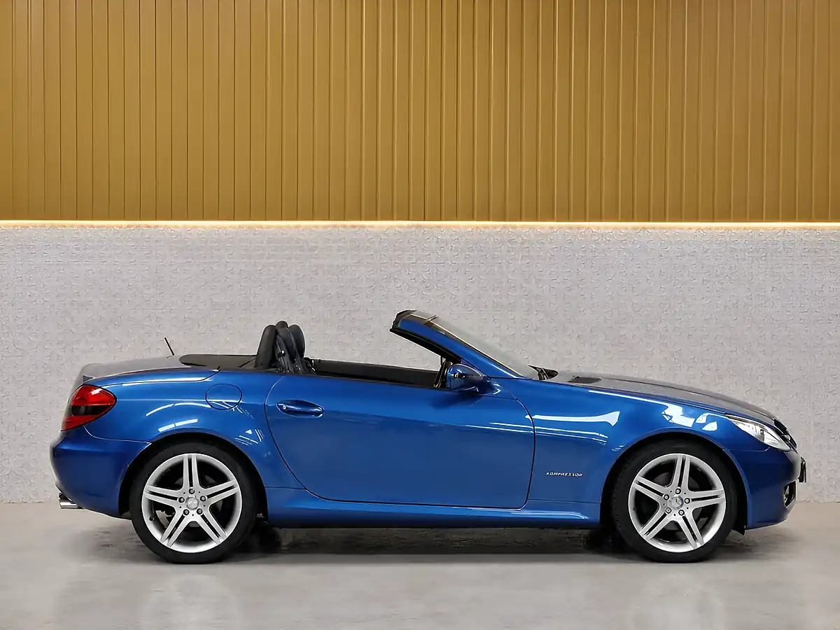 Used 2010 Mercedes-Benz Slk Designo Designo Mauritius Blue - Interior and Exterior details 7