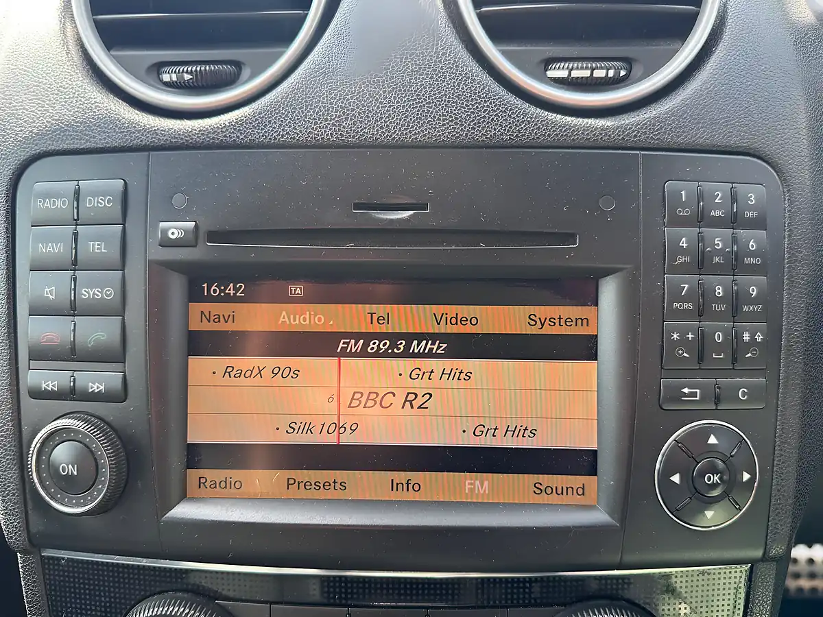 Used 2010 Mercedes ML350 Sport Silver - Interior and Exterior details 15
