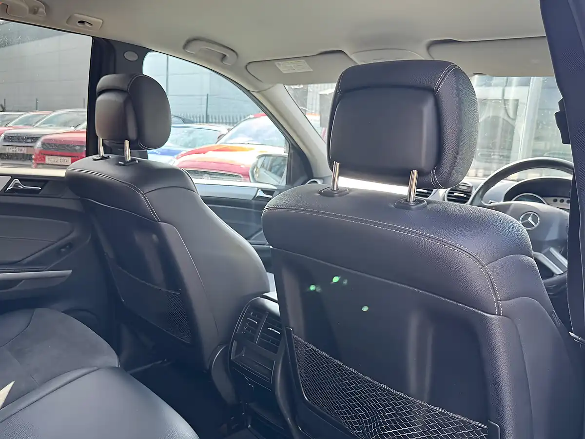 Used 2010 Mercedes ML350 Sport Silver - Interior and Exterior details 18