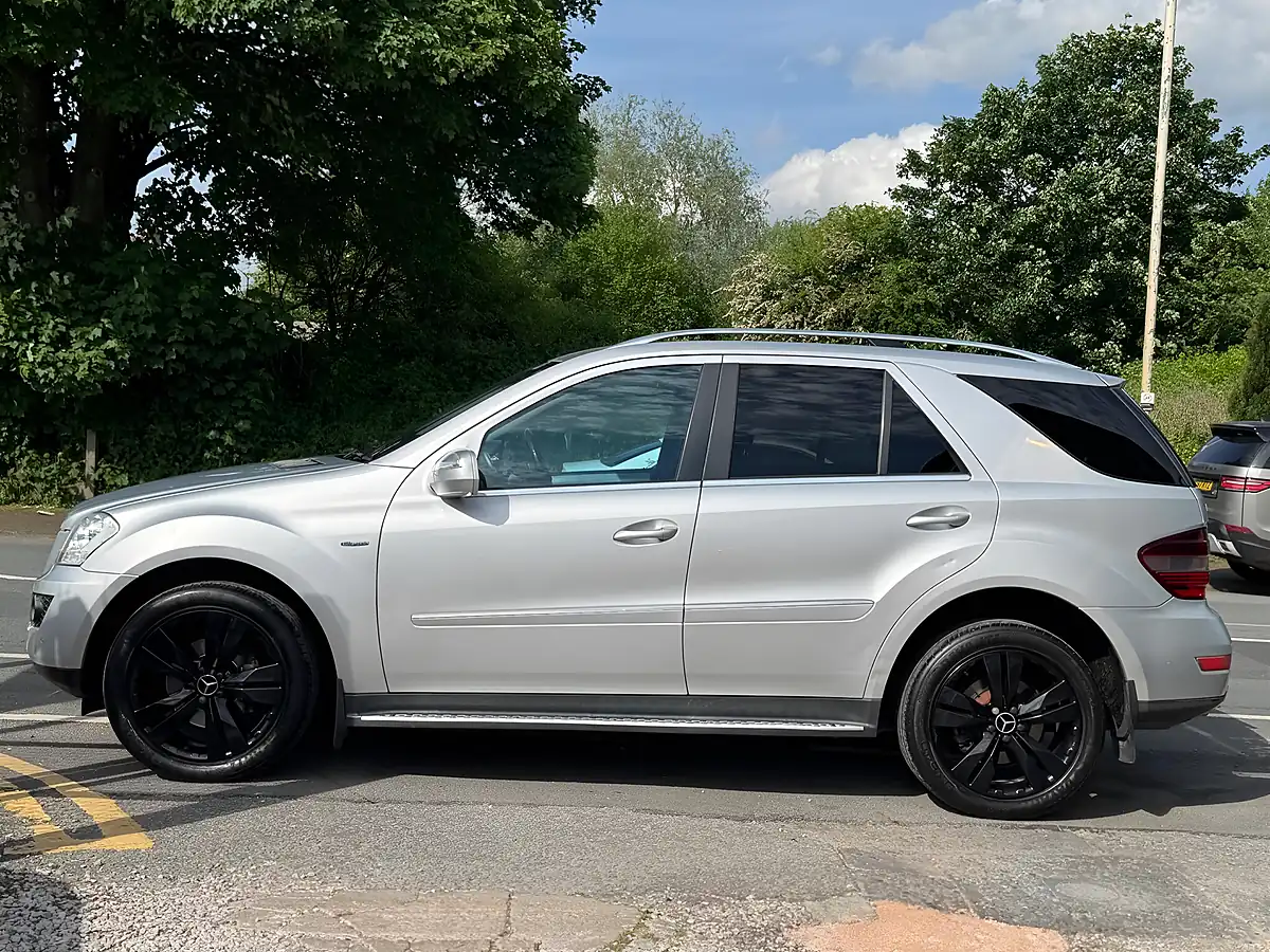 Used 2010 Mercedes ML350 Sport Silver - Interior and Exterior details 3