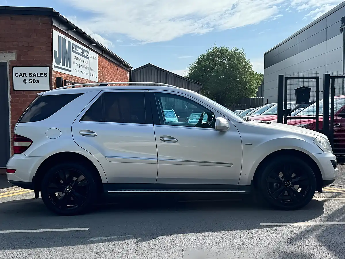 Used 2010 Mercedes ML350 Sport Silver - Interior and Exterior details 5