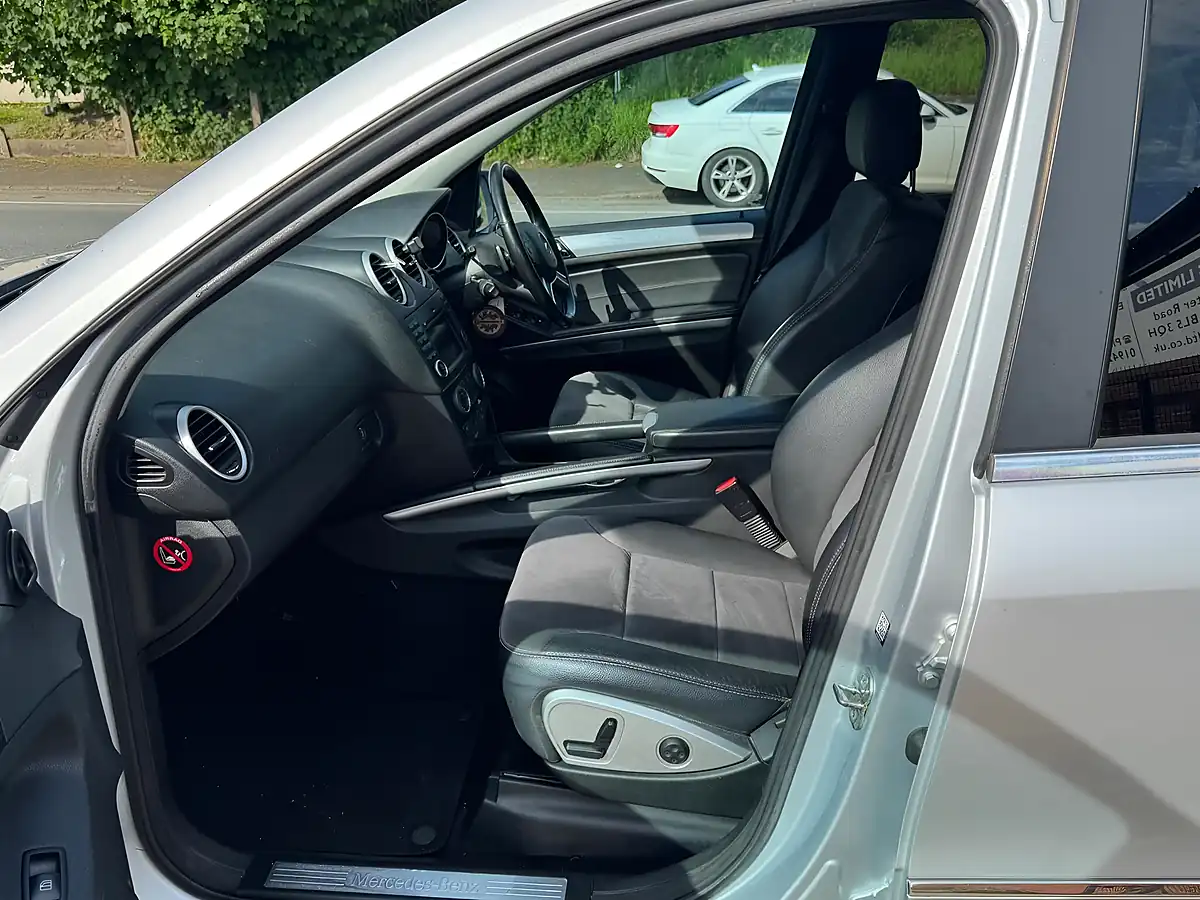 Used 2010 Mercedes ML350 Sport Silver - Interior and Exterior details 8